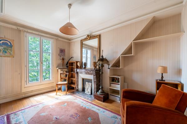 Appartement
         5 pièces
        - 120 m² Bien prestige 1 689 000 € *