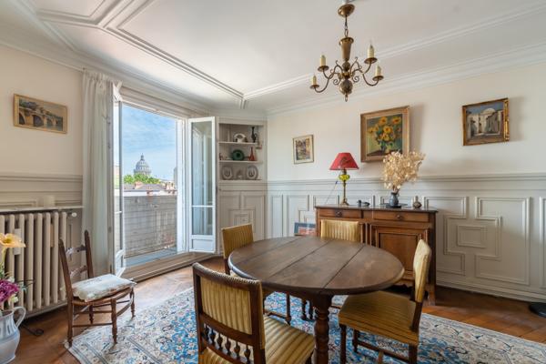 Appartement
         5 pièces
        - 120 m² Bien prestige 1 689 000 € *