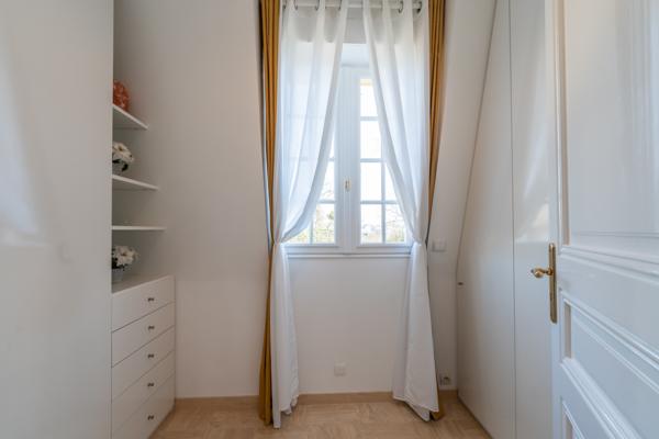 Maison
         7 pièces
        - 190 m² Exclusivité 800 000 € *