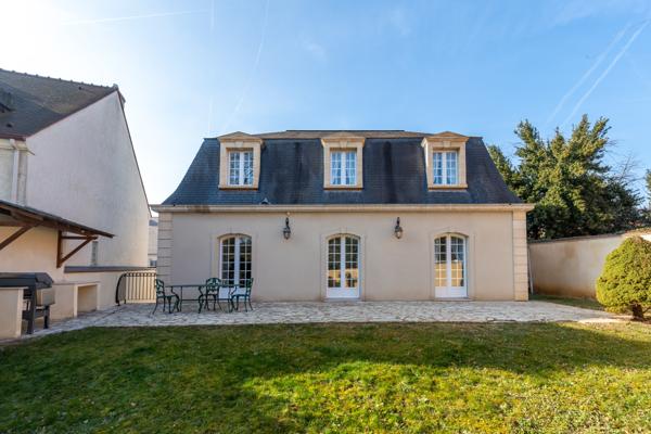 Maison
         7 pièces
        - 190 m² Exclusivité 800 000 € *