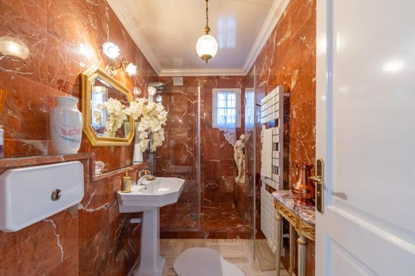 Maison
         7 pièces
        - 190 m² Exclusivité 800 000 € *