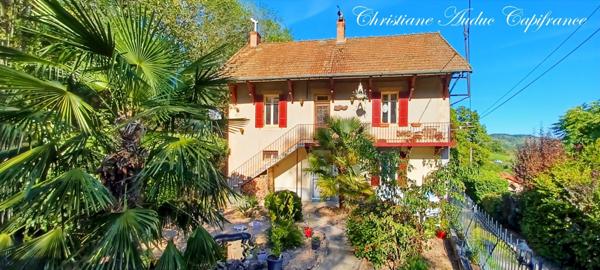 Entre Cluny et Charolles, ensemble immobilier avec 3 gîtes, d'une surface de 190 m², sur terrain de 6 000 m²