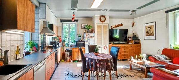 Entre Cluny et Charolles, ensemble immobilier avec 3 gîtes, d'une surface de 190 m², sur terrain de 6 000 m²