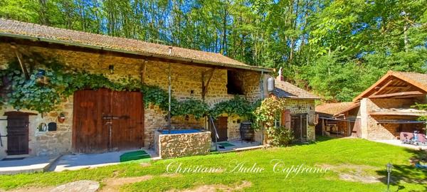 Entre Cluny et Charolles, ensemble immobilier avec 3 gîtes, d'une surface de 190 m², sur terrain de 6 000 m²