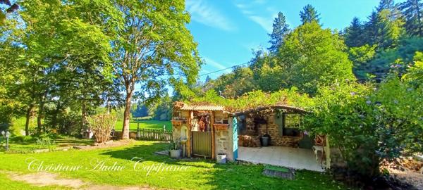 Entre Cluny et Charolles, ensemble immobilier avec 3 gîtes, d'une surface de 190 m², sur terrain de 6 000 m²