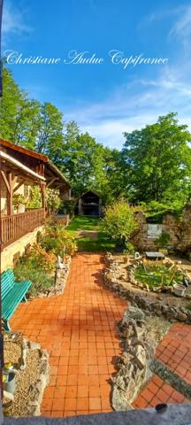 Entre Cluny et Charolles, ensemble immobilier avec 3 gîtes, d'une surface de 190 m², sur terrain de 6 000 m²