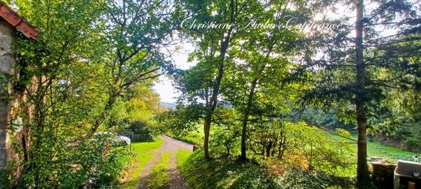 Entre Cluny et Charolles, ensemble immobilier avec 3 gîtes, d'une surface de 190 m², sur terrain de 6 000 m²
