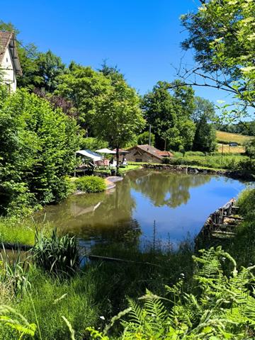 Entre Cluny et Charolles, ensemble immobilier avec 3 gîtes, d'une surface de 190 m², sur terrain de 6 000 m²