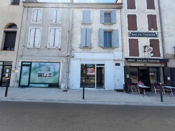 Villeneuve sur Lot, local commercial très VISIBLE, situé sur un axe piéton passant entre le grand parking de la République et les commerces du centre ville dans la zone piétonne. , Villeneuve sur lot