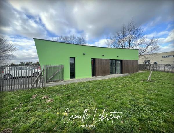 BUREAUX de 135m2 à louer VALLET (44) zone des Dorices - bâtiment professionnel récent en parfait état.