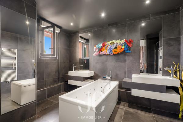 PENTHOUSE D'EXCEPTION – L'ESPRIT D'UNE VILLA SUR LE TOIT AU CŒUR DU VILLAGE
