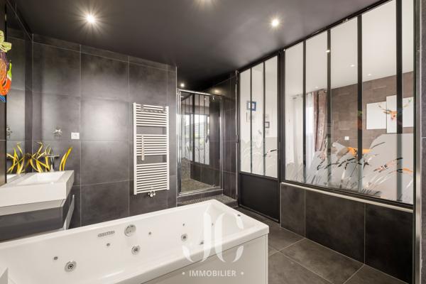 PENTHOUSE D'EXCEPTION – L'ESPRIT D'UNE VILLA SUR LE TOIT AU CŒUR DU VILLAGE