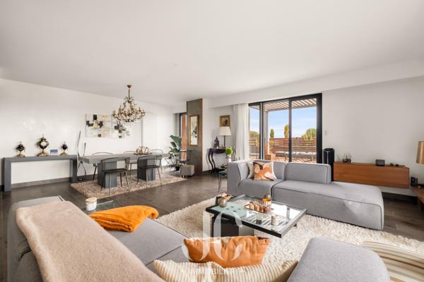 PENTHOUSE D'EXCEPTION – L'ESPRIT D'UNE VILLA SUR LE TOIT AU CŒUR DU VILLAGE