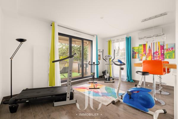PENTHOUSE D'EXCEPTION – L'ESPRIT D'UNE VILLA SUR LE TOIT AU CŒUR DU VILLAGE