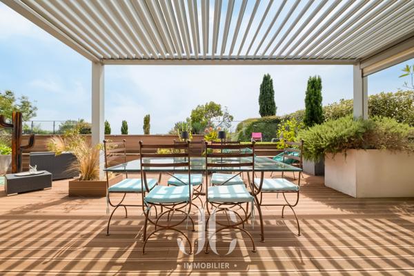 PENTHOUSE D'EXCEPTION – L'ESPRIT D'UNE VILLA SUR LE TOIT AU CŒUR DU VILLAGE