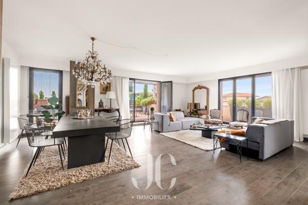 PENTHOUSE D'EXCEPTION – L'ESPRIT D'UNE VILLA SUR LE TOIT AU CŒUR DU VILLAGE