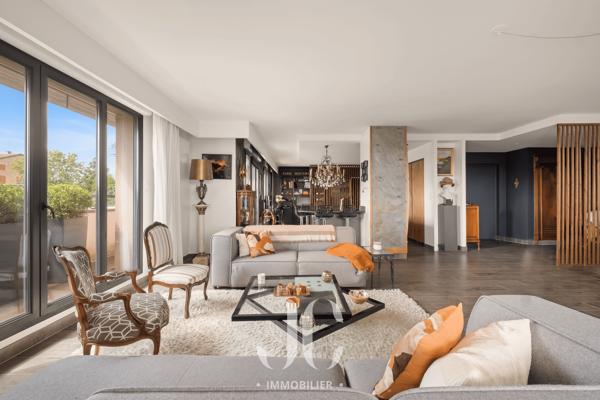 PENTHOUSE D'EXCEPTION – L'ESPRIT D'UNE VILLA SUR LE TOIT AU CŒUR DU VILLAGE