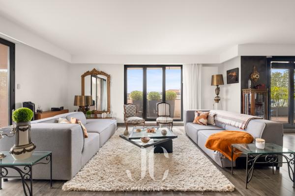 PENTHOUSE D'EXCEPTION – L'ESPRIT D'UNE VILLA SUR LE TOIT AU CŒUR DU VILLAGE