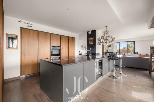 PENTHOUSE D'EXCEPTION – L'ESPRIT D'UNE VILLA SUR LE TOIT AU CŒUR DU VILLAGE