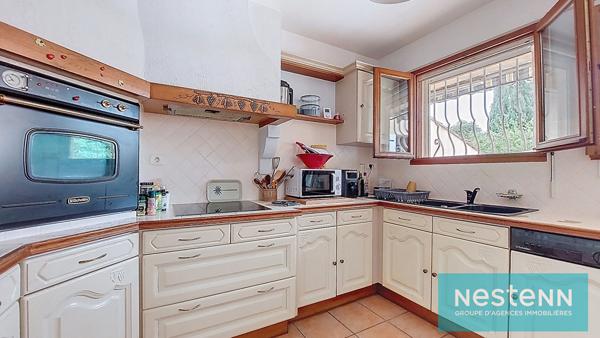 Istres centre ville, maison de plain-pied, T4, 3 chambres, non mitoyenne, en impasse, jardin et garage de 38m²