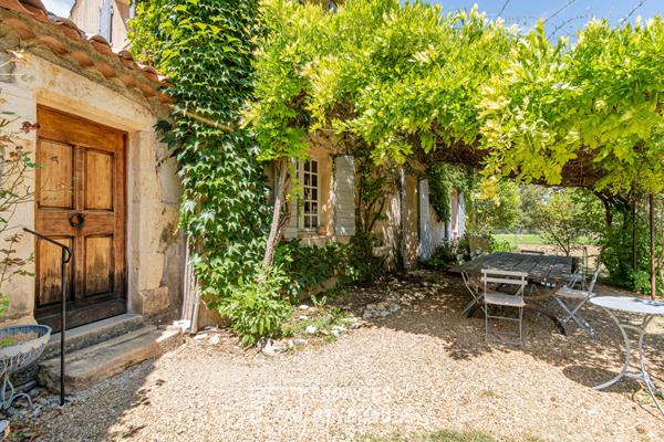 Propriété de charme avec gîte, parc arboré 8600 m² et piscine