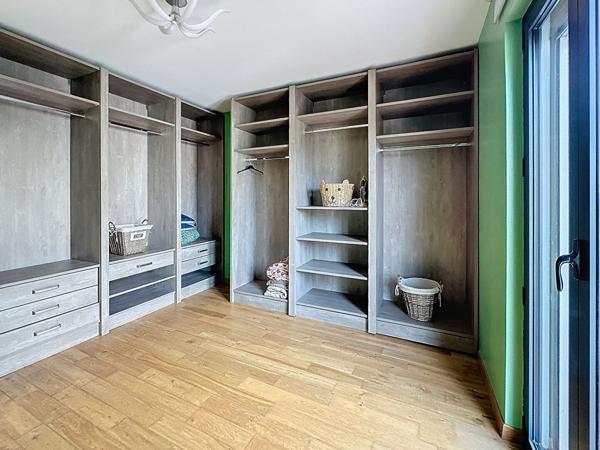 A vendre centre ville maison montauban (82) 4 chambres piscine sous-sol commerces DPE en B