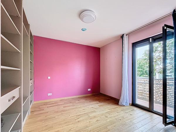 A vendre centre ville maison montauban (82) 4 chambres piscine sous-sol commerces DPE en B