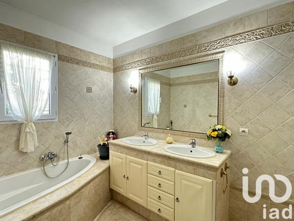 Maison 4 pièces de 105 m² à Montauroux (83440)