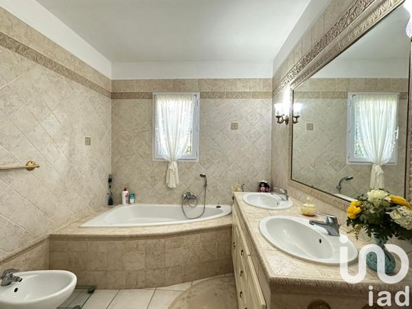 Maison 4 pièces de 105 m² à Montauroux (83440)