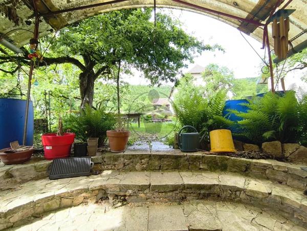 Vente                                                      Maison de village
                        
                     6 pièces                      188 m2                     à Valonne