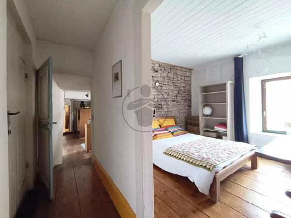 Vente                                                      Maison de village
                        
                     6 pièces                      188 m2                     à Valonne
