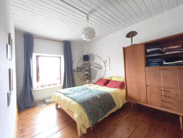 Vente                                                      Maison de village
                        
                     6 pièces                      188 m2                     à Valonne