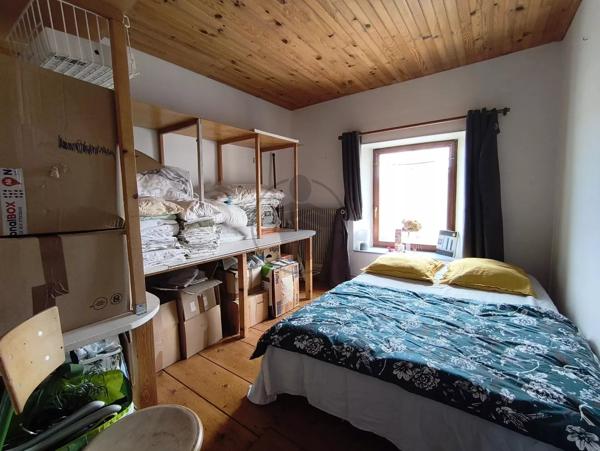 Vente                                                      Maison de village
                        
                     6 pièces                      188 m2                     à Valonne