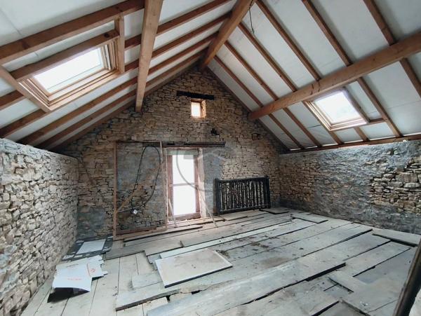 Vente                                                      Maison de village
                        
                     6 pièces                      188 m2                     à Valonne