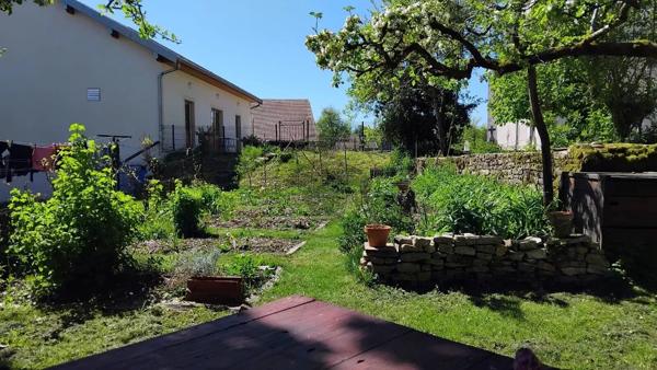 Vente                                                      Maison de village
                        
                     6 pièces                      188 m2                     à Valonne