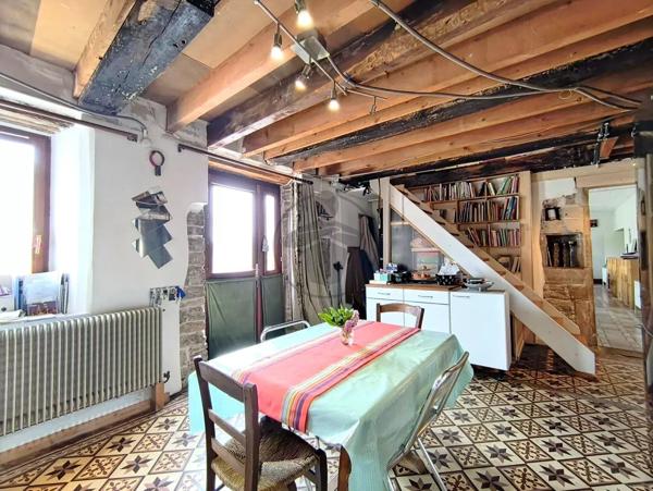 Vente                                                      Maison de village
                        
                     6 pièces                      188 m2                     à Valonne
