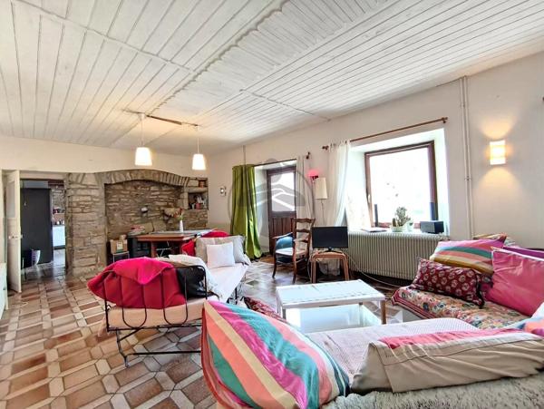 Vente                                                      Maison de village
                        
                     6 pièces                      188 m2                     à Valonne