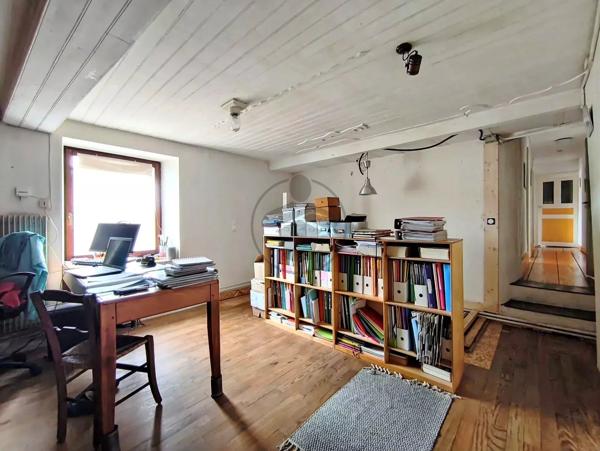 Vente                                                      Maison de village
                        
                     6 pièces                      188 m2                     à Valonne