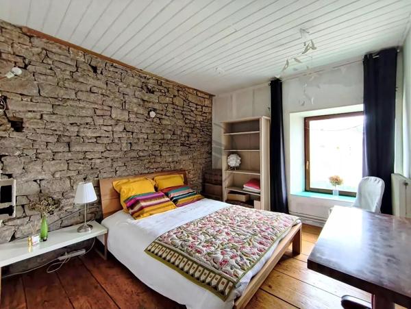Vente                                                      Maison de village
                        
                     6 pièces                      188 m2                     à Valonne