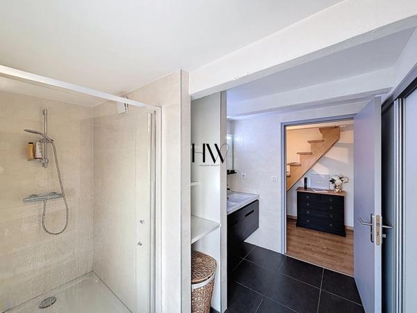 Maison de village à vendre - rénovée avec grande terrasse – Cœur de Feigères