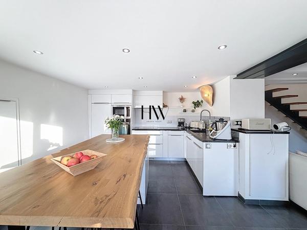 Maison de village à vendre - rénovée avec grande terrasse – Cœur de Feigères