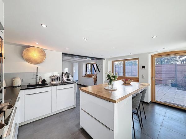 Maison de village à vendre - rénovée avec grande terrasse – Cœur de Feigères