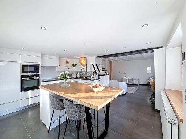 Maison de village à vendre - rénovée avec grande terrasse – Cœur de Feigères