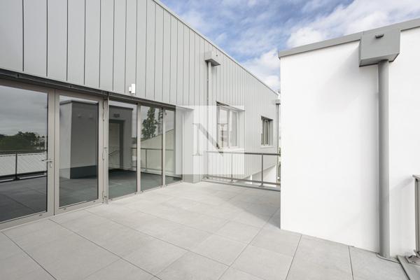 Bureaux premium RE2020 820 m² aménagés clé en main — Lagord, 3 min de La Rochelle