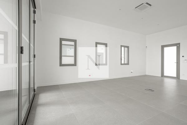 Bureaux premium RE2020 820 m² aménagés clé en main — Lagord, 3 min de La Rochelle