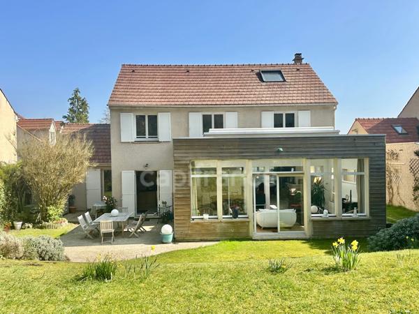 Maison à vendre 7 pièces LE MESNIL LE ROI (78)