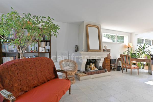 Maison à vendre 7 pièces LE MESNIL LE ROI (78)