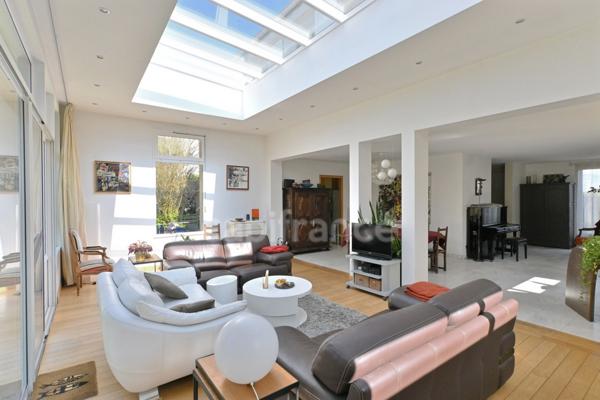 Maison à vendre 7 pièces LE MESNIL LE ROI (78)