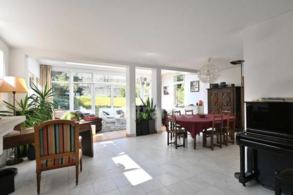 Maison à vendre 7 pièces LE MESNIL LE ROI (78)