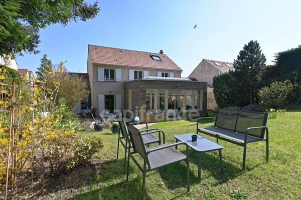 Maison à vendre 7 pièces LE MESNIL LE ROI (78)